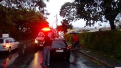 homem-fica-ferido-apos-colisao-entre-bicicleta-e-carro-em-guaratingueta