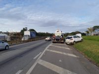 acidente-entre-carro-e-caminhao-tanque-deixa-uma-mulher-ferida-na-dutra-em-taubate,-sp