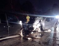 quatro-ficam-feridos-apos-colisao-frontal-entre-dois-carros-na-rio-santos-em-ubatuba,-sp