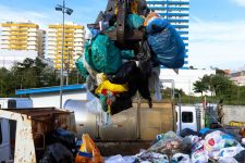 coletores-fazem-paralisacao-por-condicoes-de-trabalho-em-sao-jose-dos-campos,-sp