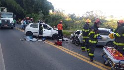 acidente-entre-dois-carros-deixa-um-homem-gravemente-ferido-na-sp-50-em-sao-jose-dos-campos,-sp