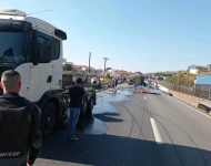 acidente-entre-carro-e-caminhao-deixa-tres-feridos-na-dutra-em-guaratingueta,-sp