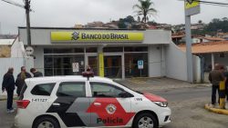 agencias-bancarias-que-foram-explodidas-terao-atendimento-movel-ate-que-danos-sejam-reparados-em-santa-branca,-sp