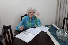 aos-96-anos,-professora-do-interior-de-sp-publica-seu-1o-livro:-‘fiquei-muito-emocionada’