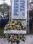 em-protesto-por-situacao-do-hmut,-alunos-de-medicina-colocam-coroa-de-flores-em-frente-a-prefeitura-de-taubate:-‘homenagem-a-pacientes’