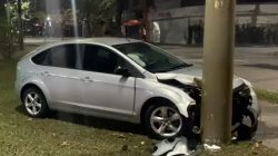 carro-descontrolado-bate-em-poste-e-deixa-um-ferido-na-avenida-andromeda-em-sao-jose-dos-campos