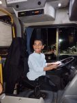 fascinado-por-onibus,-menino-ganha-festa-tematica-e-comemora-aniversario-dentro-de-onibus-no-interior-de-sp