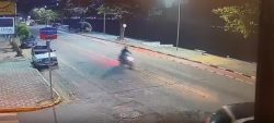 video:-motociclista-‘voa’-apos-atingir-carro-em-conversao-irregular-em-ubatuba,-sp