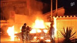 video:-incendio-destroi-carro-e-mobiliza-corpo-de-bombeiros-na-zona-sul-de-sao-jose-dos-campos,-sp