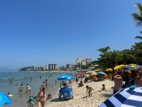 com-calorao,-praias-do-litoral-norte-ficam-lotadas-no-primeiro-fim-de-semana-da-primavera