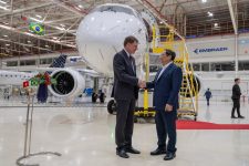 primeiro-ministro-do-vietna-visita-fabrica-da-embraer-em-sao-jose-dos-campos