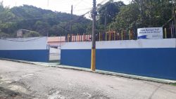 quase-120-alunos-passam-a-ter-aulas-remotas-apos-escola-ser-fechada-por-causa-de-tiroteios-em-ubatuba,-sp