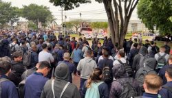 trabalhadores-da-embraer-entram-em-greve-na-fabrica-de-sao-jose-dos-campos,-sp