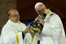 veja-dois-presentes-do-papa-francisco-a-nossa-senhora-aparecida