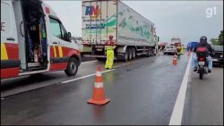 engavetamento-entre-dois-caminhoes-e-dois-carros-causa-congestionamento-na-dutra-em-sao-jose-dos-campos