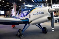 embraer-exibe-prototipo-de-aviao-100%-eletrico-pela-primeira-vez-em-evento-em-sp