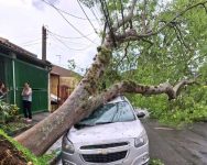 moradores-de-sao-jose,-taubate,-jacarei-e-pindamonhangaba-ficam-sem-energia-eletrica-apos-temporal