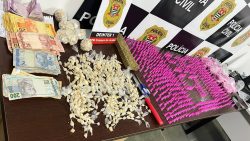 policia-civil-apreende-3,2-mil-porcoes-de-drogas-em-casa-usada-por-criminosos-em-campos-do-jordao,-sp