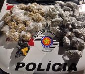 pm-apreende-16-kg-de-drogas-em-condominio-no-bandeira-branca-2-em-jacarei,-sp