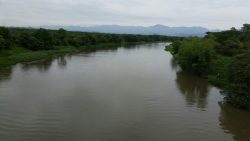 mulher-e-encontrada-morta-no-rio-paraiba-em-guaratingueta,-sp