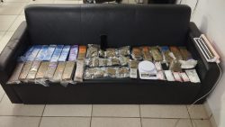 dupla-e-presa-com-quase-14-kg-de-drogas-em-operacao-policial-em-ilhabela,-sp