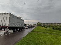 dutra-tem-lentidao-no-trecho-entre-cacapava-e-taubate-na-manha-desta-quarta-feira-(22)