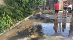 agua-brota-do-chao-em-vazamento-na-zona-sul-de-sao-jose-dos-campos,-sp