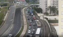 tres-criancas-ficam-feridas-em-acidente-entre-carro-e-caminhao-em-sao-jose