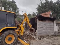 casa-usada-para-trafico-de-drogas-e-demolida-pela-prefeitura-em-sao-jose-dos-campos,-sp