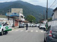 homem-e-baleado-apos-trocar-tiros-com-policiais-em-ubatuba,-sp