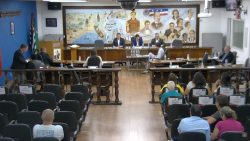 camara-aprova-aumento-de-salario-para-vereadores,-secretarios-e-vice-prefeito,-alem-de-13o-para-prefeito-em-guaratingueta