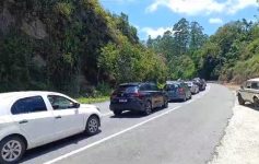 motoristas-enfrentam-transito-congestionado-em-direcao-a-ubatuba-pela-rodovia-oswaldo-cruz