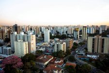 sao-jose-dos-campos-inicia-distribuicao-de-240-mil-carnes-do-iptu-2024