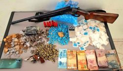 homem-e-preso-com-drogas,-armas-e-municoes-apos-briga-por-ponto-de-trafico-em-braganca-paulista