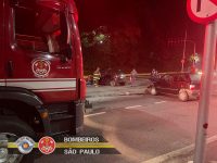 mulher-de-42-anos-tem-ferimentos-leves-apos-batida-entre-carros-em-sao-jose-dos-campos