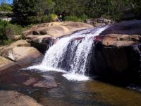 homem-e-resgatado-apos-se-afogar-na-cachoeira-prumirim-em-ubatuba,-sp