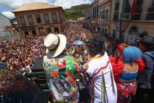 fotos:-bloco-juca-teles-reune-multidao-em-folia-por-ruas-de-sao-luiz-do-paraitinga,-sp