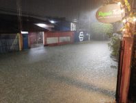 chuva-forte-deixa-pessoas-ilhadas-e-provoca-alagamentos-em-guaratingueta,-sp