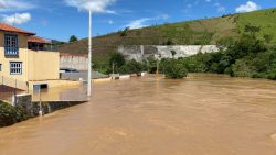 nivel-do-rio-volta-a-subir-em-sao-luiz-do-paraitinga,-chega-a-cinco-metros-e-atinge-150-casas