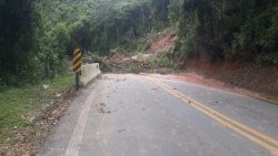 rodovia-sp-50-segue-com-pontos-de-interdicao-por-causa-de-queda-de-barreiras