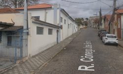 bebe-recem-nascido-e-abandonado-em-rua-do-centro-de-jacarei,-sp