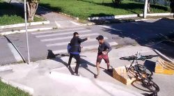 video:-ciclista-reage-a-assalto-e-luta-com-bandido-em-taubate-(sp)